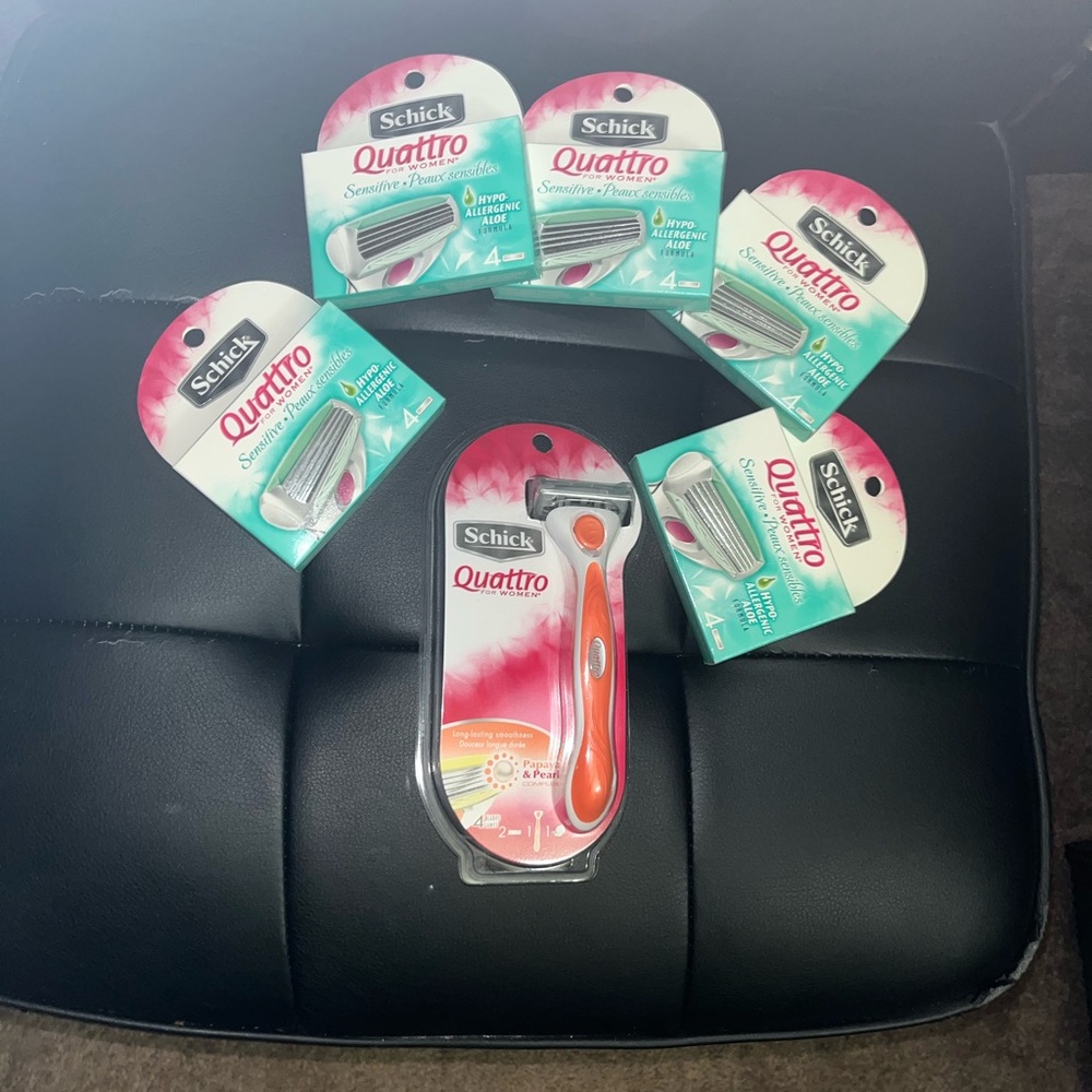 Schick Quattro Women's Razor Set : Never Opened